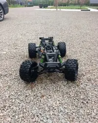 Traxxas X-Maxx 8S – Potężna terenówka RC po dużym serwisie i ulepszeniach — ujęcie 5