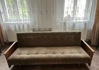 Wersalka PRL z ładnym obiciem do renowacji — ujęcie 4