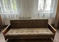 Wersalka PRL z ładnym obiciem do renowacji — ujęcie 4