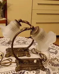 Zabytkowa  lampka mosiężna antyk — ujęcie 2