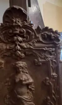 Zabytkowy kafel centralny terakota z końca XIX wieku — ujęcie 4