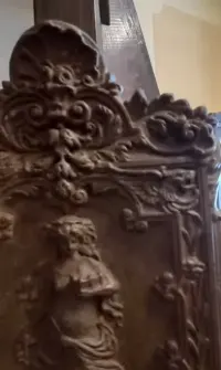 Zabytkowy kafel centralny terakota z końca XIX wieku — ujęcie 4