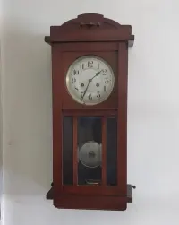 Zegar wiszacy Junghans — ujęcie 2