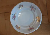 Zestaw porcelanowych talerzy — ujęcie 3