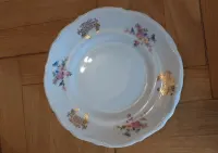 Zestaw porcelanowych talerzy — ujęcie 3