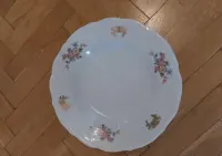 Zestaw porcelanowych talerzy — ujęcie 5