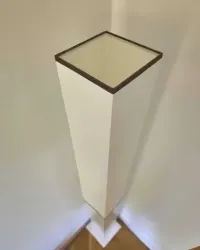 Drewniana stojąca lampa pokojowa z materiałowym kloszem, 2 sztuki — ujęcie 3