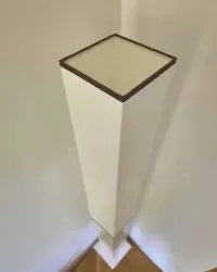 Drewniana stojąca lampa pokojowa z materiałowym kloszem, 2 sztuki — ujęcie 3