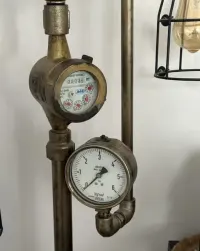 Industrialna lampa loftowa sprowadzona z Bali, wykonana ręcznie na zamówienie. — ujęcie 5