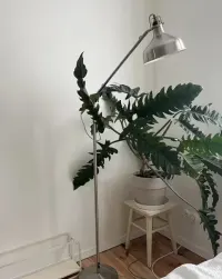 Lampa stojąca Ranarp Ikea stalowa — ujęcie 4