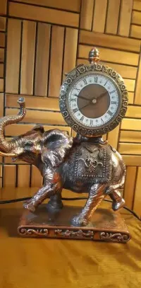Zegar figurka słoń KWARCOWY — ujęcie 4