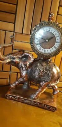 Zegar figurka słoń KWARCOWY — ujęcie 3