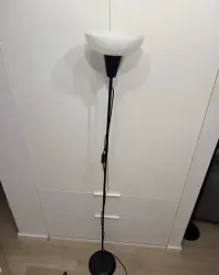 Lampa podłogowa Ikea — ujęcie 4