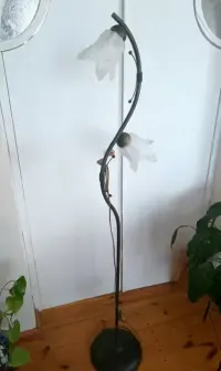 Lampa stojąca 2 klosze — ujęcie 3