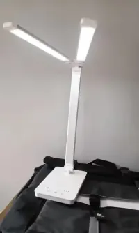 Lampka led biurkowa regulowana — ujęcie 4