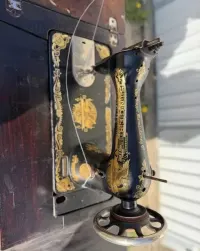 UNIKATw KOLEKCJONERSKI — Singer 1938 r. nr EB726927 | komplet 4-szufladowy | antyk premium — ujęcie 4