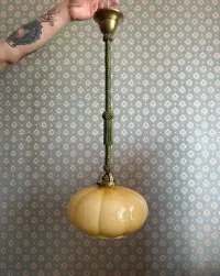 Stara lampa wisząca zwis kremowa przedwojenna art deco mosiężna kuchenna antyk zabytkowa retro elegancka — ujęcie 2