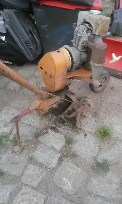 antyki wyprzedaż kolekcji glebogryzarka — praca Wanda W., Złotoryja