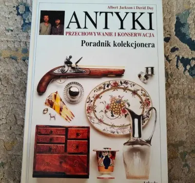 Książka Antyki poradnik kolekcjonera — praca Emilia P., Nowa Iwiczna