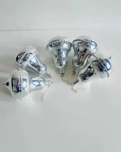 Bombki dzwonki Vintage 5 sztuk / Bombki srebrne Vintage z okresu PRL — praca Sklepik, Łódź