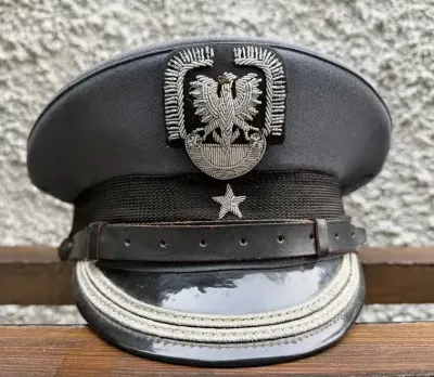 Czapka garnizonowa majora lotnictwa LWP — praca Xyz, Szamotuły