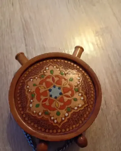 Drewniana Ozdoba Folk Stylizowany Buklak Manierka Recznie Zdobiona 9 cm (114) — praca Bartłomiej, Mirsk