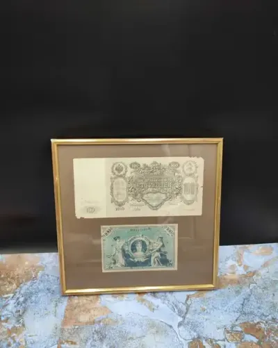 Dwa Banknoty  oprawione w drewnianą ramę 100 rubli + 100 marek  2880 — praca skarbywyszukane, Łask