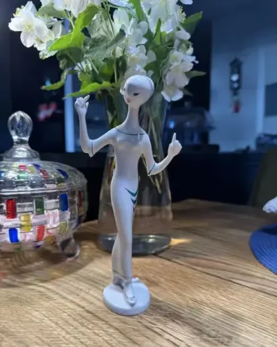Figurka porcelanowa — praca Marek, Warszawa