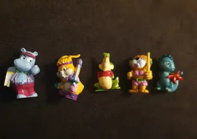 Figurki, zabawki z jajka kinder niespodzianka lata 90 — praca Gosia, Łódź
