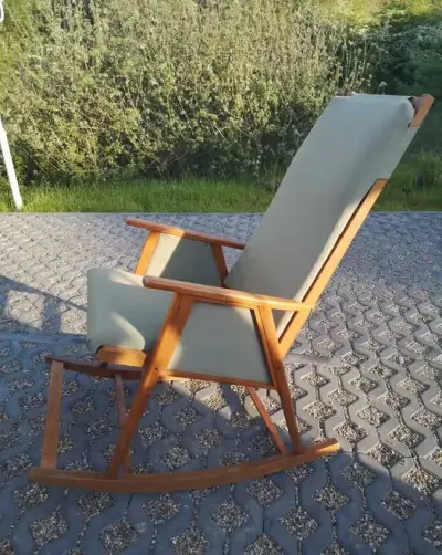 Fotel bujany retro Selman NRD połowa lat 50-tych z litego drewna — praca Paweł, Szczecin