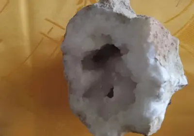 Geoda kwarcowa mineral — praca Viola, Cieszyn