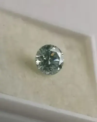 kamień Moissanite Excellent Fire — praca Oliwia, Toruń