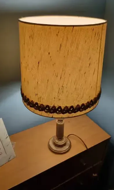 Klasyczna lampa stołowa Vintage — praca Sebastian, Warka