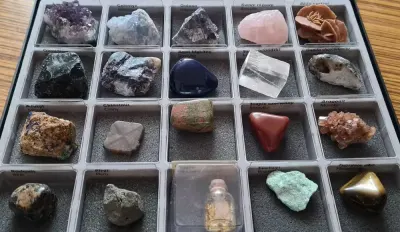 Kolekcja Minerały i kamienie szlachetne 31 numerów — praca Artur, Łańcut