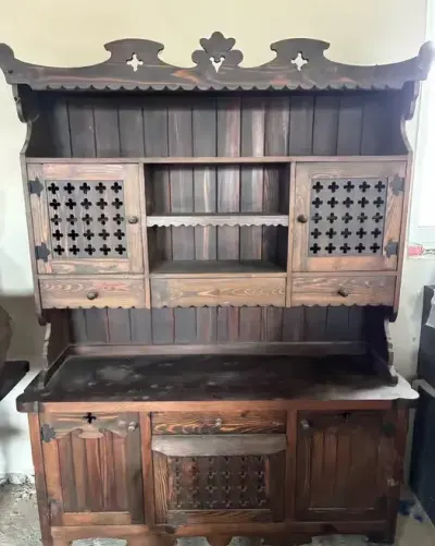 Komplet mebli Cepelia „Modrzew” 1983 r. – kredens, stół, 4 krzesła, styl rustykalny — praca Patryk, Tarnów