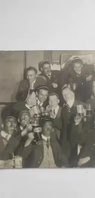 Oktoberfest Pocztówka Studenci Piwo Kufel — praca Mar, Zalasewo