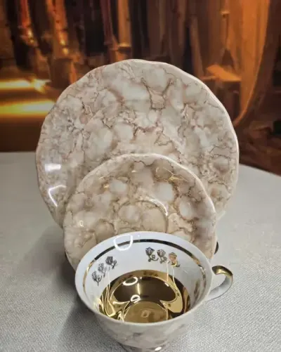 Porcelanowy zestaw śniadaniowy Trio firmy Karolina — praca Marta, Chojnów