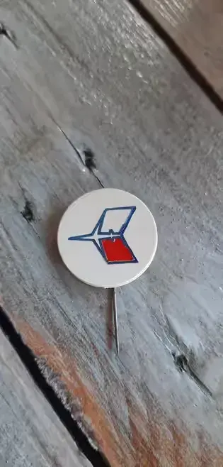 Przypinka prl PLL LOT — praca Łukasz, Zakrzewo