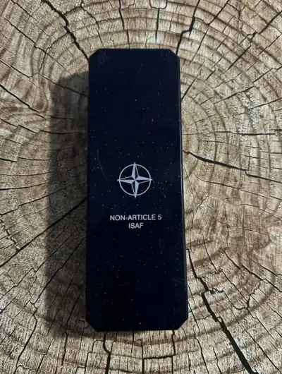 Pudełko, etui na medal ISAF — praca Artur, Sieradz