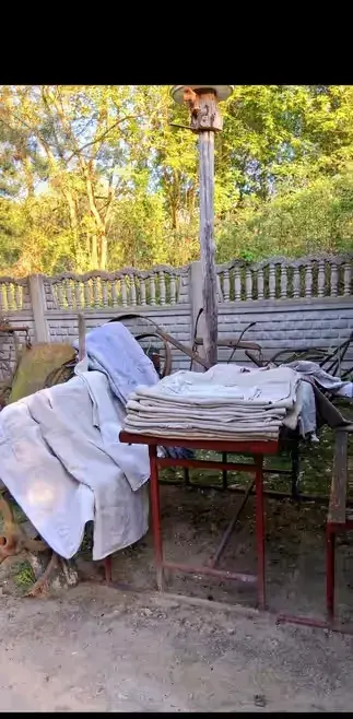 Stare Worki lniane z czasów PRL do nagrań filmowych — praca Aga Biedronka, Sulejów