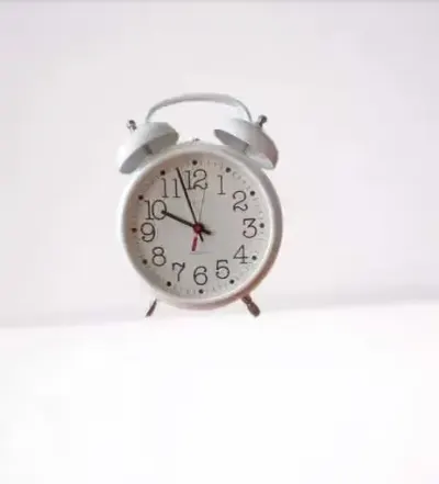 Zegar PRIM Quartz w kształcie dużego budzika. Nowy — praca Włodek, Opole