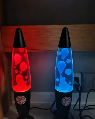 Lampa lava 40 cm, z 17 zmieniającymi się kolorami i pilotem — praca Resher, Wrocław