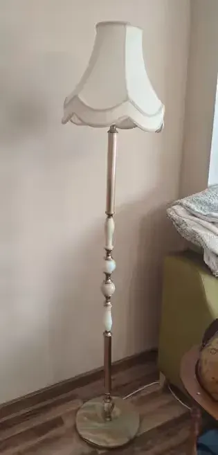 Lampa stojąca mosiądz z onyksem — praca Anet, Chechło