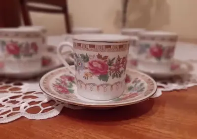 Porcelana porcelanowe filiżanki filiżanka kwiaty kwiatowy wzór — praca Iwona, Łódź