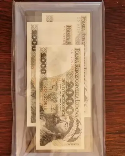 Banknoty 2000 zł PRL - 1982.  zestaw 3 sztuk kolejne numery po sobie — praca Rafał, Warszawa