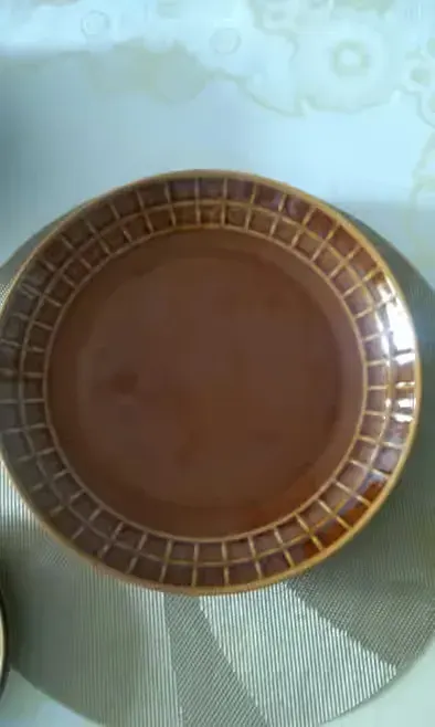 Brązowy porcelit miska duży talerz do ciasta, talerze deserowe PRL — praca Ola, Wrocław
