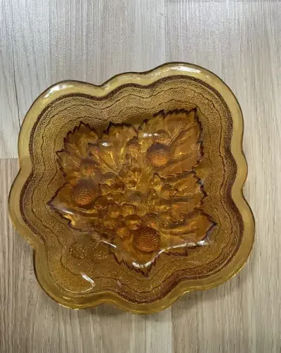 Brązowy talerz brązowa patera PRL 19x20 cm — praca Anna, Wrocław