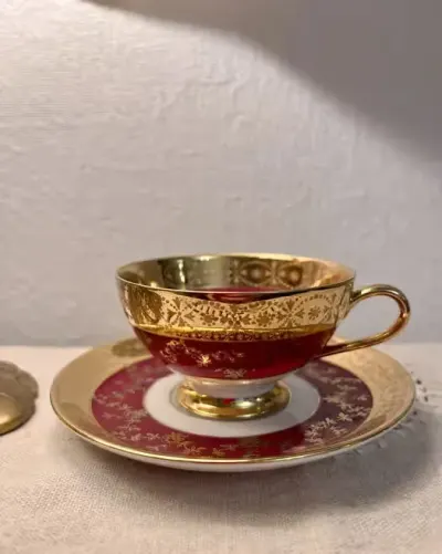 **Elegancki CARLSBAD GLORIA Złoto Wino Mocca filiżanka BOHEMIA Vintage — praca Porcelana Vintage, Kraków