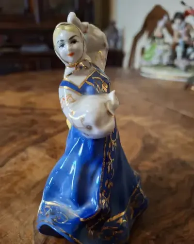 Figurka korosten prl porcelana porcelanowa — praca konto rodzinne, Warszawa