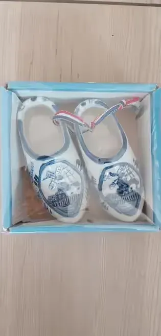 Holenderskie chodaki ceramiczne — praca Sylvia, Gdańsk